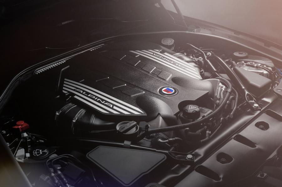 Моторный отсек Alpina B6 Bi-Turbo Gran Coupe (F06) 2014 года  (фото 4 из 19)